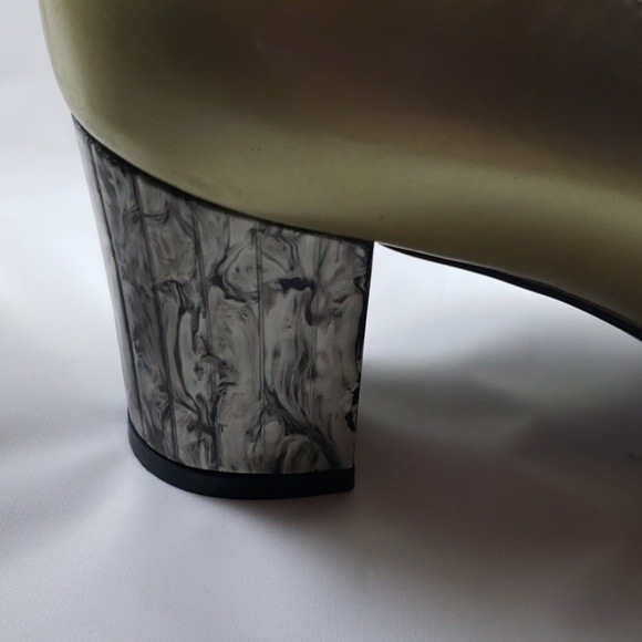 Stuart Weitzman Gold High Heel Size 8 N - Picture 5 of 8